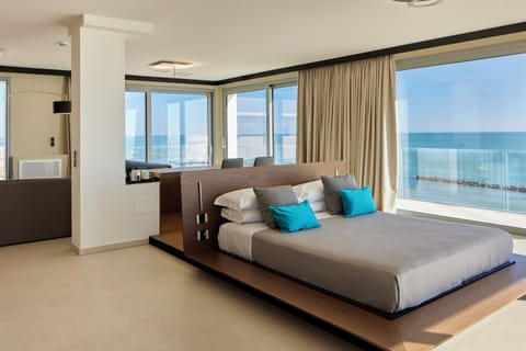 Luxury Room, Sea View | In-room safe, desk, free WiFi, bed sheets