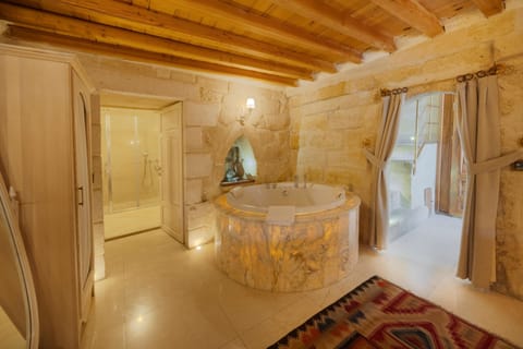 Superior Loft Suite | Bathroom | Jetted tub, rainfall showerhead, designer toiletries, hair dryer