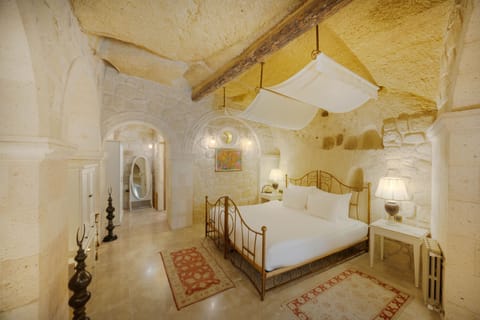 Advantage Suites | Egyptian cotton sheets, premium bedding, down comforters, pillowtop beds