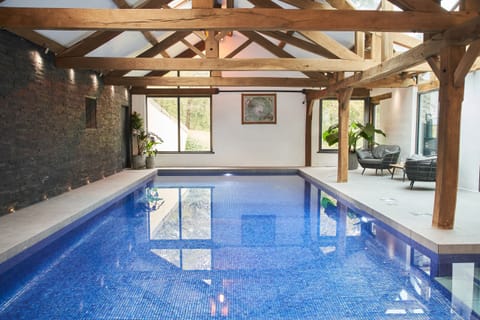 Fresh Escapes - Swallows End - Romantic Getaway, Wood-fired hot tub , sauna and pool