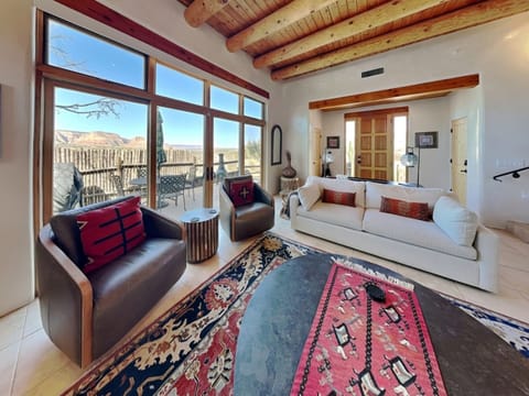 Welcome to Bishops Lodge Villa Corazones!