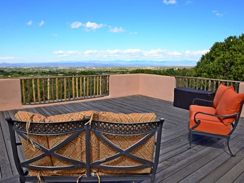 Welcome To Moonstar! Stunning Views of the Sun & Moon Mountains