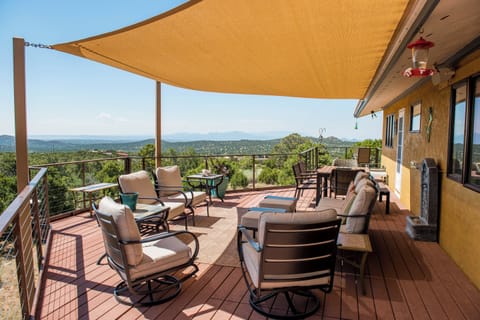 Welcome to Sunset Haven! Panoramic Mountain Views