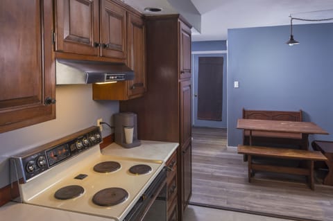 Premium Room, 1 King Bed with Sofa bed, Kitchen | Private kitchen | Microwave