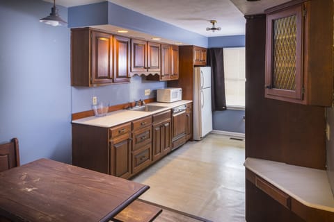 Premium Room, 1 King Bed with Sofa bed, Kitchen | Private kitchen | Microwave