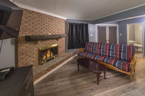 Premium Room, 1 King Bed with Sofa bed, Kitchen | Desk, laptop workspace, blackout drapes, free WiFi