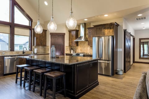 Have breakfast at the bar | Main Level