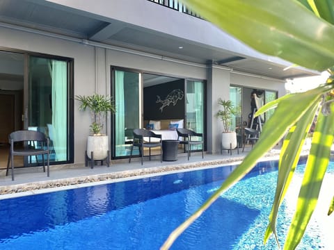 Deluxe Pool Access | Terrace/patio