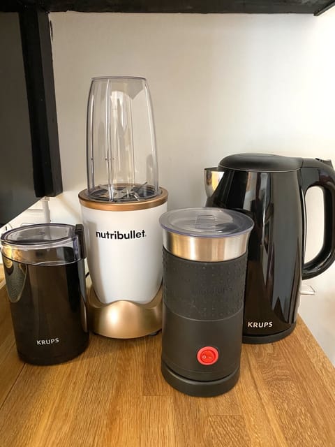 Smoothie maker, coffee cream frother, water kettle, coffee bean grinder