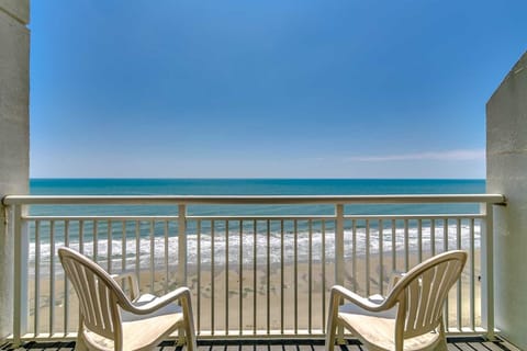 Gorgeous private oceanfront balcony 