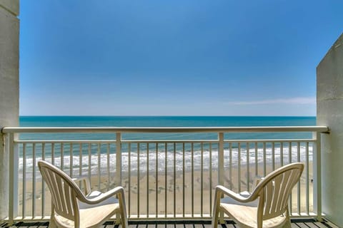 Gorgeous oceanfront balcony 