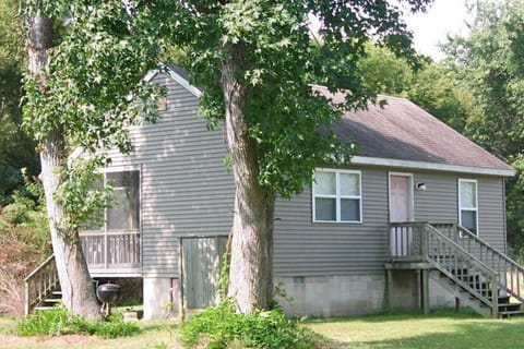 Cozy Cottage in Town