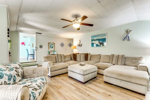 Fort Walton Beach Vacation Rental | 3BR | 2BA | 1,400 Sq Ft | 2 Steps Required