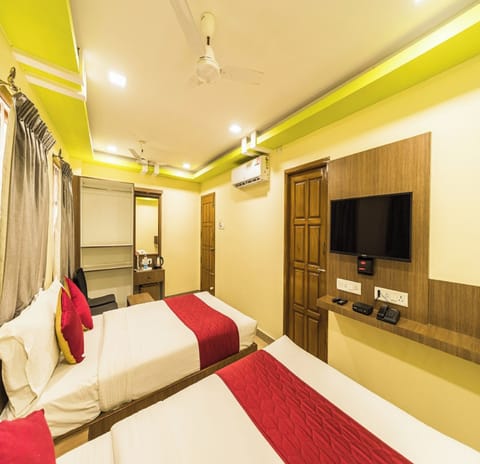 Standard Quadruple Room | Desk, rollaway beds, free WiFi, bed sheets
