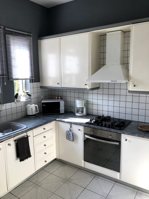 Comfort Apartment, 3 Bedrooms | Private kitchen | Coffee/tea maker, electric kettle, toaster, cookware/dishes/utensils