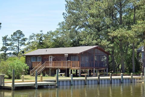 Full amenities including a boat dock in the quiet Oyster Bay community.