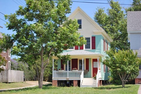 Refurbished Traditional Home in Historic Downtown