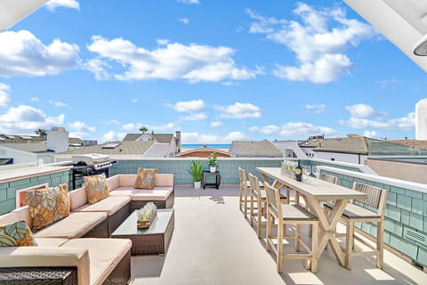 There's not one but two rooftop decks on the third level of this home. This is the Oceanview deck, with ample outdoor seating and a propane gas BBQ grill.
                