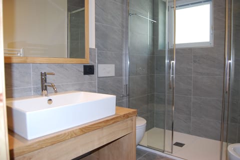 Superior Double Room, Mountain View | Bathroom | Shower, free toiletries, hair dryer, towels