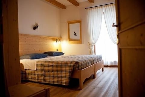 Premium bedding, down comforters, desk, soundproofing