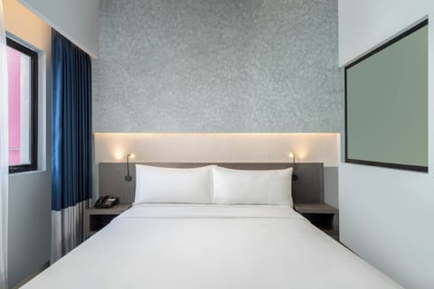 Deluxe Room | In-room safe, desk, free WiFi, bed sheets