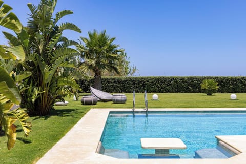 The spacious outdoor area offers ample space for all guests!