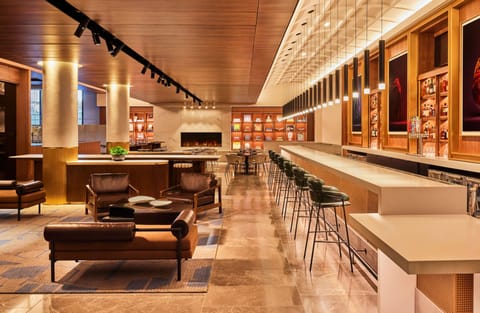 4 restaurants; breakfast, lunch, and dinner served