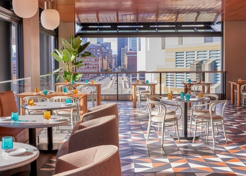 4 restaurants; breakfast, lunch, and dinner served