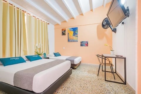 Hypo-allergenic bedding, desk, free WiFi, bed sheets
