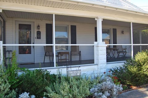 Amazing Screened in Porch