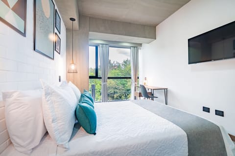 Double Room | Hypo-allergenic bedding, minibar, in-room safe, desk