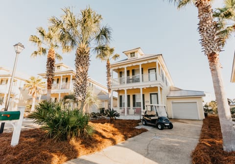 Beach House with golf cart, private balcony! 