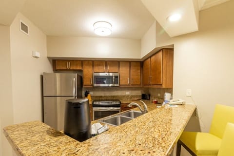 8 Marriott's Villas at Doral 2 bedroom - kitchen (3).jpg