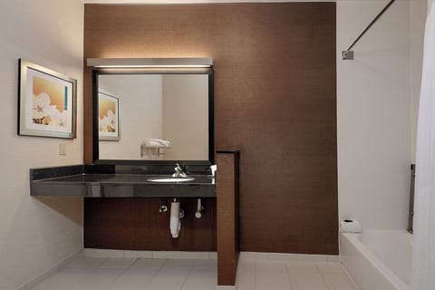 Combined shower/tub, deep soaking tub, designer toiletries, hair dryer