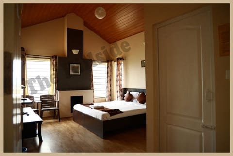 Deluxe Double Room | Hypo-allergenic bedding, iron/ironing board, rollaway beds, bed sheets