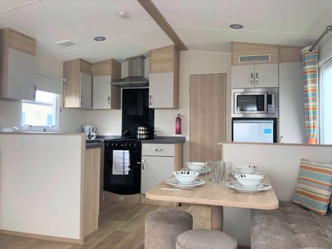 Superior Mobile Home | Private kitchen