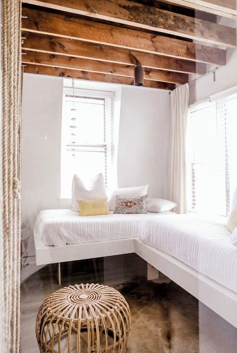 Second bedroom/lounge area that has fun city view