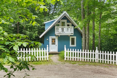 Blue Jay's Blue Chalet - Summer