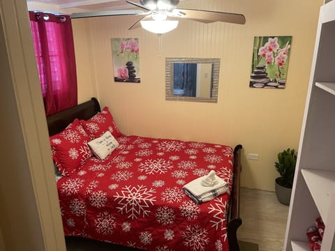 Queen bed 