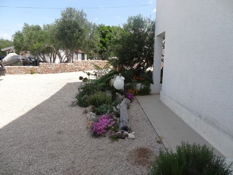 Apartment, 2 Bedrooms, Smoking, Patio | Property grounds