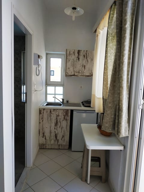 Studio, 1 Bedroom, Balcony, Pool View | Living area | TV, books