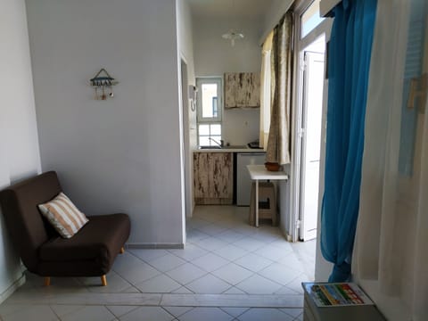 Studio, 1 Bedroom, Balcony, Pool View | Interior