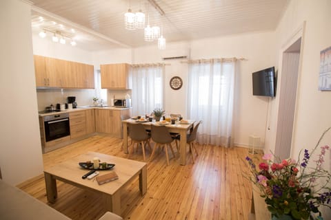 Family Apartment | Living area | 32-inch TV with digital channels