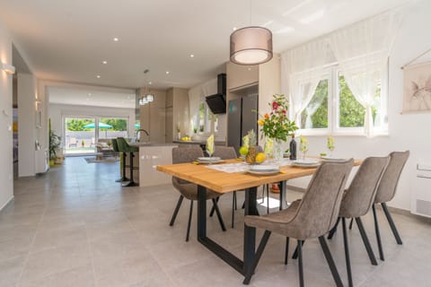 Villa, 3 Bedrooms, Accessible, Private Pool | In-room dining