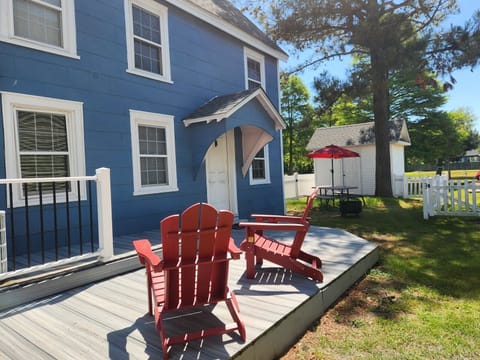 Cozy side yard with deck, picnic table and firepit