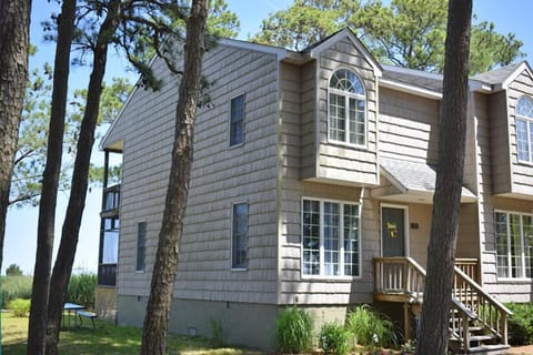 Well cared for Townhome with shared private pier on inland creek.