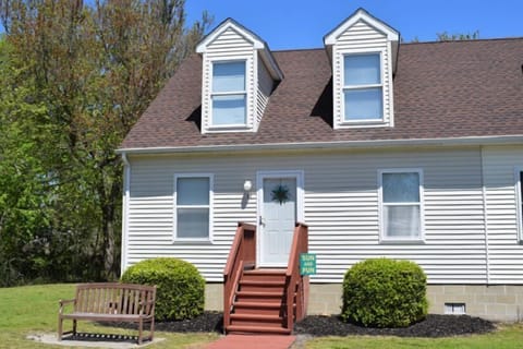A comfortable, updated townhome on Eastside.