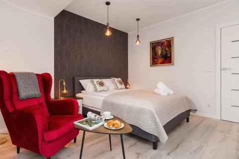 The bedrooms' tasteful decor combines comfort with elegance. 