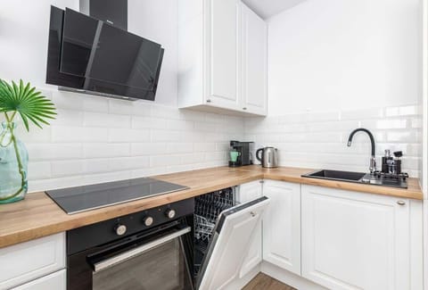 Kitchenette with plenty of kitchen utensils and dishes. 