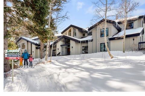 Ski-Out of home directly to Deer Valley's Main Base lodge & lifts!